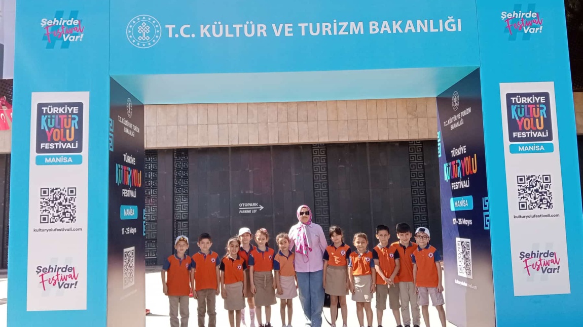 1/G SINIFI YAPTIĞI GEZİLERLE HEM ÖĞRENDİ, HEM DE EĞLENDİ